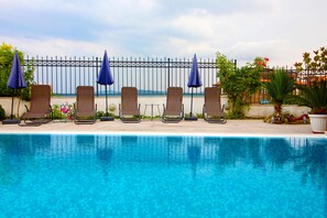 Piscine extérieure (ouverte en saison)