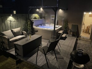 Outdoor spa tub - Ardentorrie Holiday Home (Inverness)