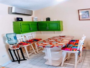 Appartement, 2 chambres, fumeur, patio | Restauration