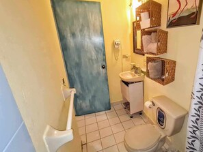 Apartment, 1 Bedroom, Smoking, Patio | Bathroom | Combined shower/tub, shampoo - Nice Apartment, Equipped Near the Malecon and the Beach (La Paz)