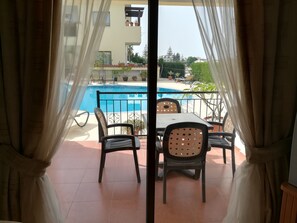 Balcony - Luxury Apartment, Ideal for Short Lets, Staycations Vacations (Emba)
