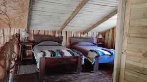 4 bedrooms, bed sheets - Wonderful Rustic Cabin, With Native Trees, With Rio Trancura, Equipped (Pucón)