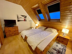 2 bedrooms, iron/ironing board, travel crib, free WiFi
