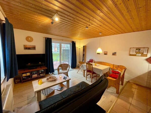 Smart TV, DVD player, books, stereo