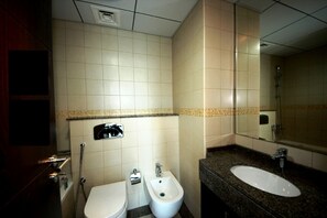 Apartment, 1 Bedroom, Balcony | Bathroom - br Dubai Marina View (Dubai)