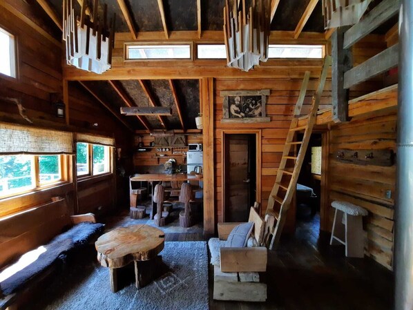 House, 3 Bedrooms, Smoking, Patio | Interior - Cabaña Rústica 2 Maravillosa,con Troncos Nativos, con Orilla de Río Trancura (Pucón)