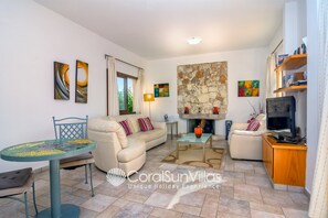 Villa, 2 Bedrooms, Smoking, Private Pool | Living area