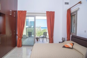 Villa, 4 chambres, fumeurs, piscine privée | 4 chambres, fer et planche à repasser, Wi-Fi, draps fournis