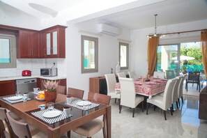 Villa, 4 chambres, fumeur, piscine privée | Restauration