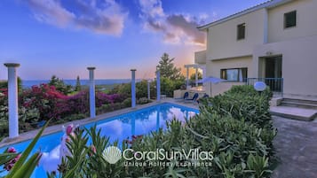 Villa, 3 habitaciones, para fumadores, alberca privada | Alberca | Alberca al aire libre