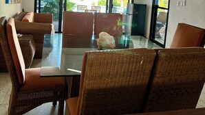 Casa, 4 quartos, para fumantes, piscina particular | Opções para refeição