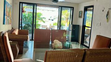 House, 4 Bedrooms, Smoking, Private Pool | Dining