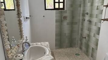 House, 4 Bedrooms, Smoking, Private Pool | Bathroom | Soap