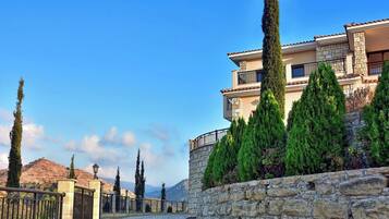 Villa, 5 Bedrooms, Smoking, Private Pool | Property grounds
