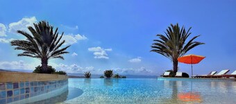 Amazing Luxury Villa, Enormous Heated Pool Jacuzzi, Gym, Games Room In Paphos,