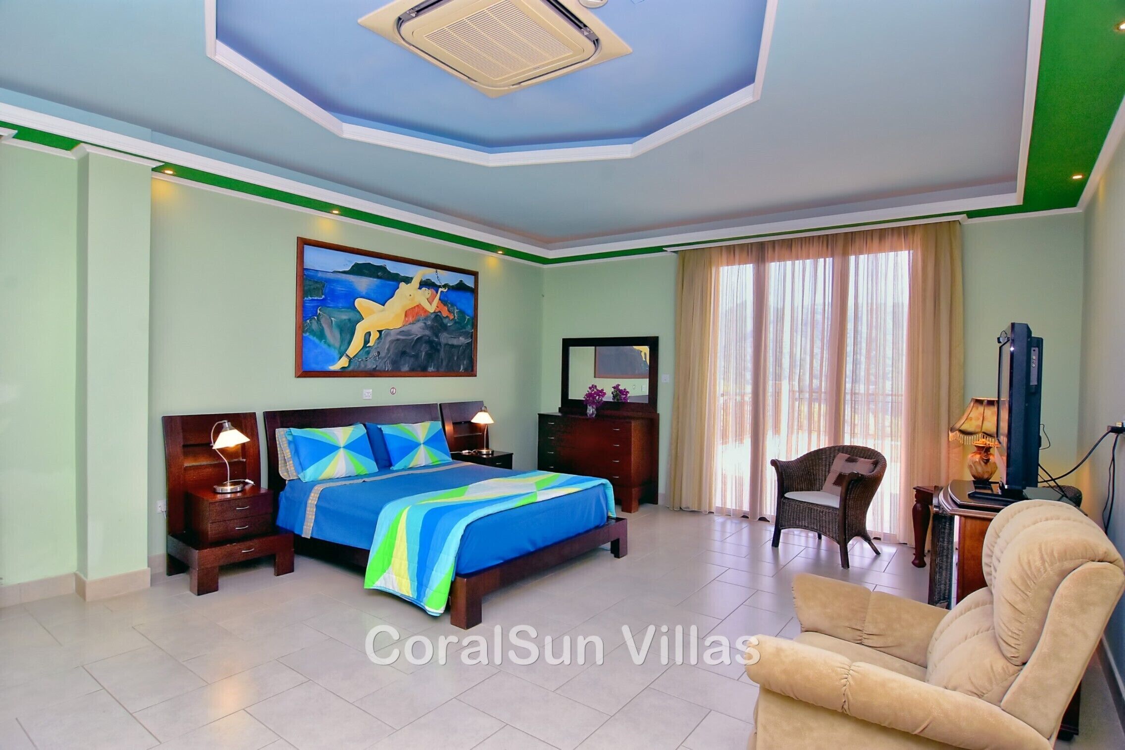 Vila, 5 quartos, para fumantes, piscina particular | 5 quartos, berço de viagem