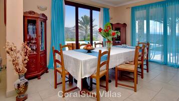 تناول الطعام