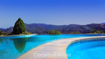 Vila, 5 quartos, para fumantes, piscina particular | Fachada