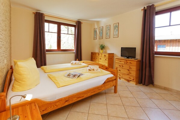 2 bedrooms, WiFi, bed sheets