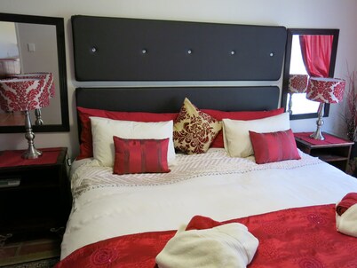 Self Catering 1 Bedroom Sofa Bedfull Bathroom Ideal for 4 Guets - Welcome