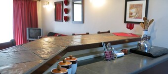 Self Catering 1 Bedroom Sofa Bedfull Bathroom Ideal for 4 Guets - Welcome