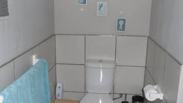 Room, 1 Bedroom | Bathroom