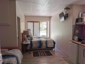 Room, 1 Bedroom | 1 bedroom - Cozy Triple Room With King Sized bed and Single Bed, Near Bloemfontein (Bloemfontein)