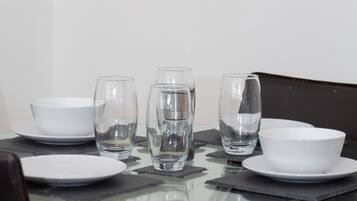 Apartment, 2 Bedrooms | In-room dining