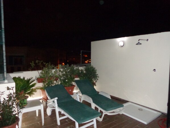 Apartment, 2 Bedrooms, Smoking, Balcony | Property grounds