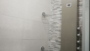 Apartment, 1 Bedroom, Smoking, Balcony | Bathroom shower