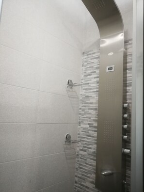 Apartment, 1 Schlafzimmer, Raucher, Balkon | Dusche im Bad
