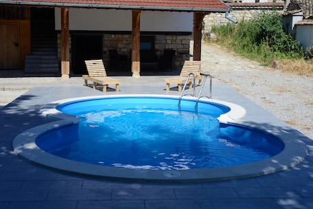Apartment, 1 Bedroom, Smoking, Balcony | Pool | Outdoor pool. The White House in Palamartsa