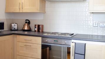 Apartment, 2 Bedrooms | Private kitchen | Fridge, microwave, oven, stovetop