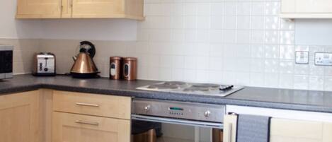 Apartment, 2 Bedrooms | Private kitchen | Fridge, microwave, oven, stovetop