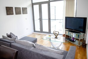 Apartment, 2 Bedrooms | Living area | 46-inch flat-screen TV with digital channels, TV, Netflix - Henry Street - Apt 22 (Liverpool)