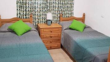 5 bedrooms, iron/ironing board, free WiFi, bed sheets