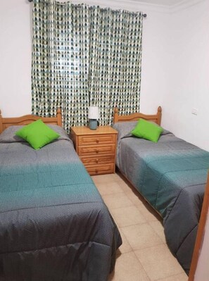 5 slaapkamers, een strijkplank/strijkijzer, gratis wifi, beddengoed