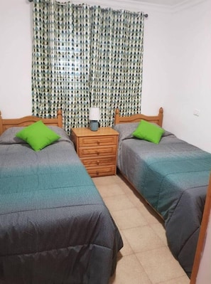 5 slaapkamers, een strijkplank/strijkijzer, gratis wifi, beddengoed