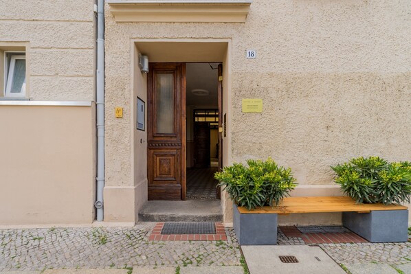 المنشأة من الخارج