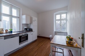 Elisabeth Comfort | مطبخ خاص | ثلاجة/مجمد بحجم كبير، ميكروويف، فرن، موقد طهي مسطح