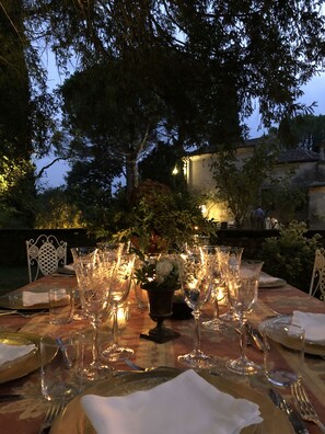 Outdoor dining