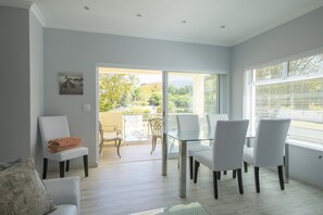 Apartamento, 2 habitaciones, balcón, vistas al jardín | Salón