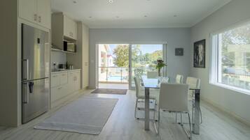 Apartment, 1 Bedroom, Balcony, Garden View | Interior