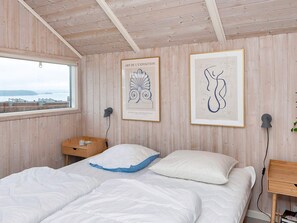 4 bedrooms, individually furnished