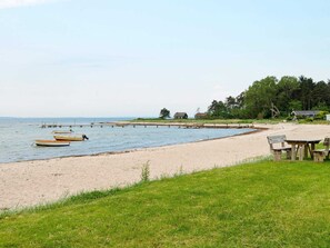 Beach - 8 Person Holiday Home in Ronde (Ronde)
