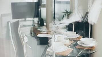 Apartment, 2 Bedrooms | In-room dining