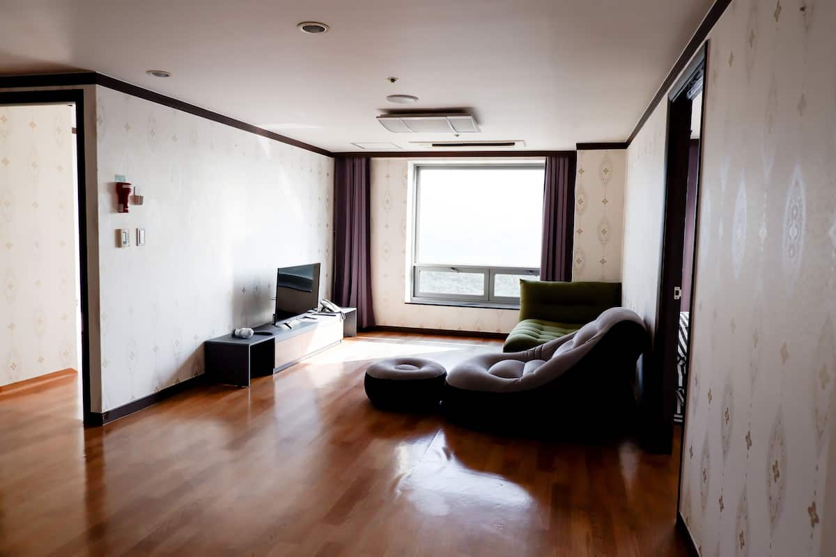 2 bedrooms, down duvets, free WiFi