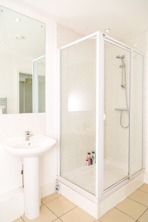 Bathroom - Kent Street - Apt 2 (Liverpool)