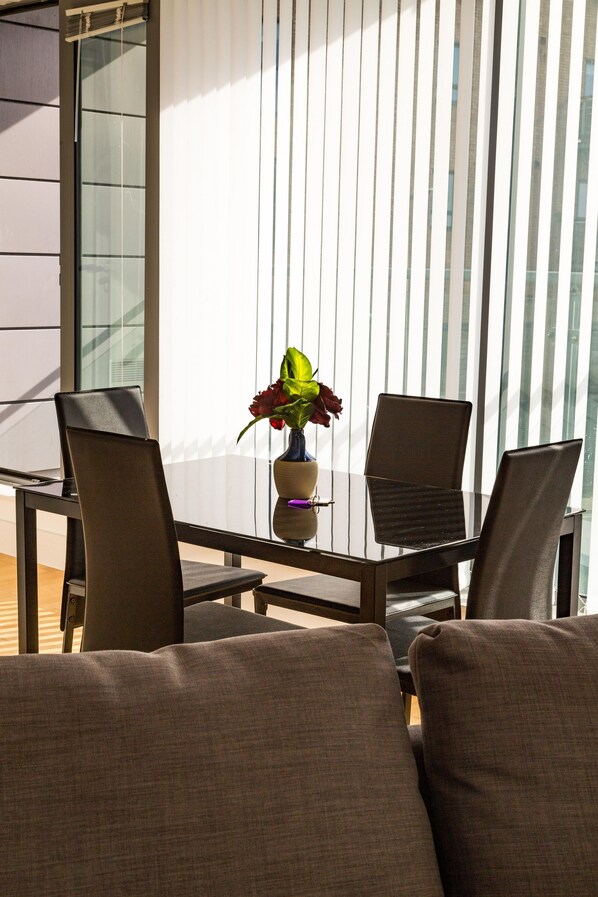 Apartment, 2 Bedrooms | Living room