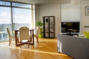 Apartment, 2 Bedrooms | Living area | 46-inch flat-screen TV with digital channels, TV, Netflix - Kent Street - Apt 8 (Liverpool)